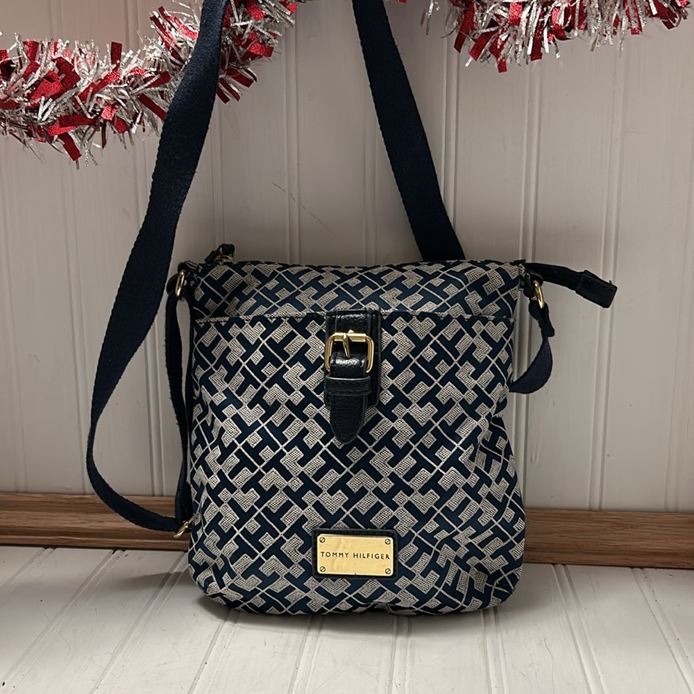 Tommy Hilfiger Womens Classic Signature Crossbody